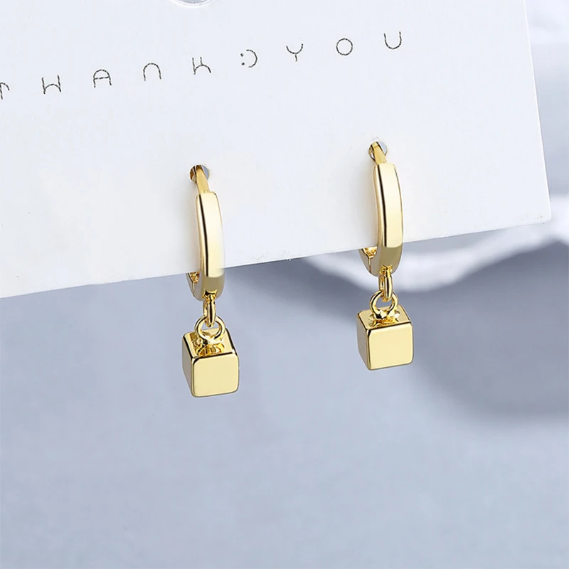 

Women's Fashion Smooth Golden Hoop Earrings Tiny Huggies With Cubic Square Pendant Female Charm Dangle Earring Accessories Gifts