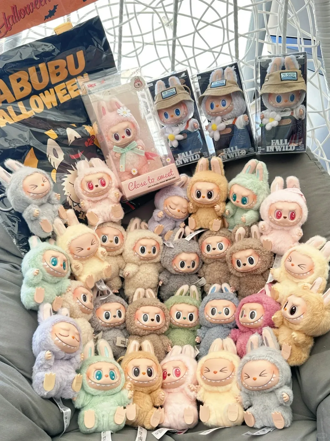 

Popmart Labubu Sitting Party Macaron Labubu 2.0 Series Pendant Doll Keychain The Monsters Collection Kids Surprise Xmas Gift