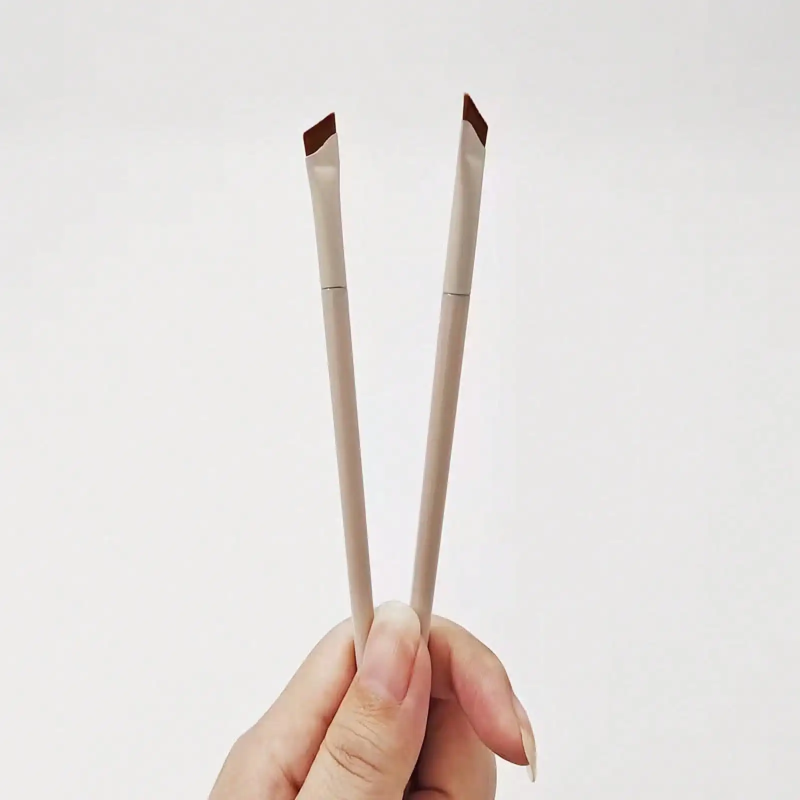 1 brocha delineadora de ojos de ángulo fino, brocha de maquillaje para cejas, brocha de maquillaje delgada y plana con ángulo en forma de hoz, herramientas de belleza