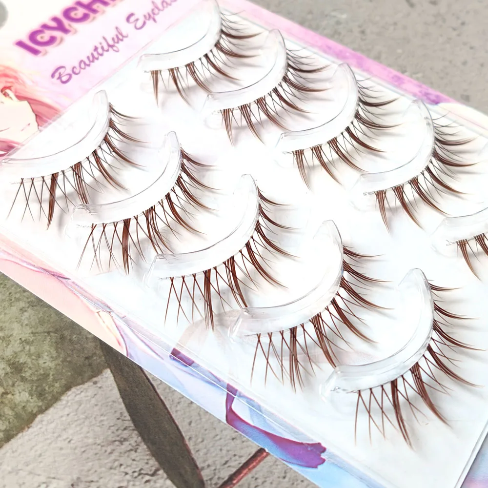 ICYCHEER Braune Farbe Falsche Wimpern Natürlich aussehende Wispy Längliche Wimpernverlängerung Katzenwimpern Wimpern Geflügeltes Ende