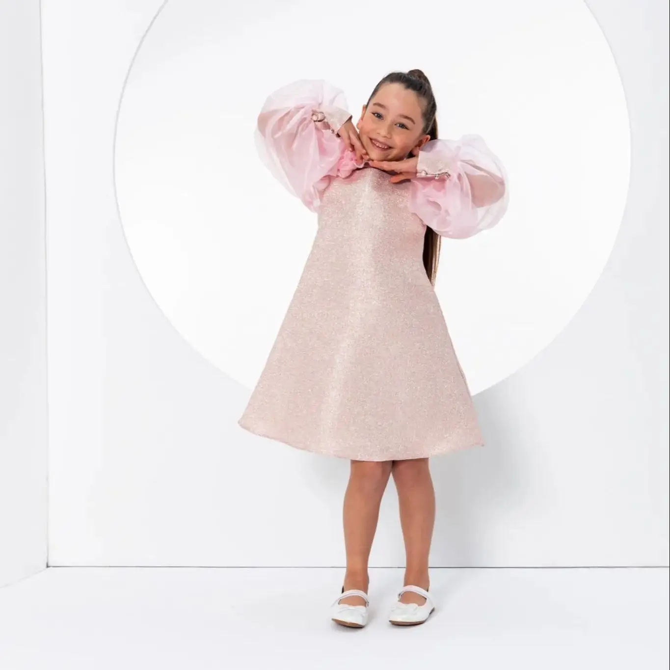 光沢のあるピンクのフラワーガールのドレス結婚式長袖花女の子の誕生日パーティードレス初聖体拝領ドレス