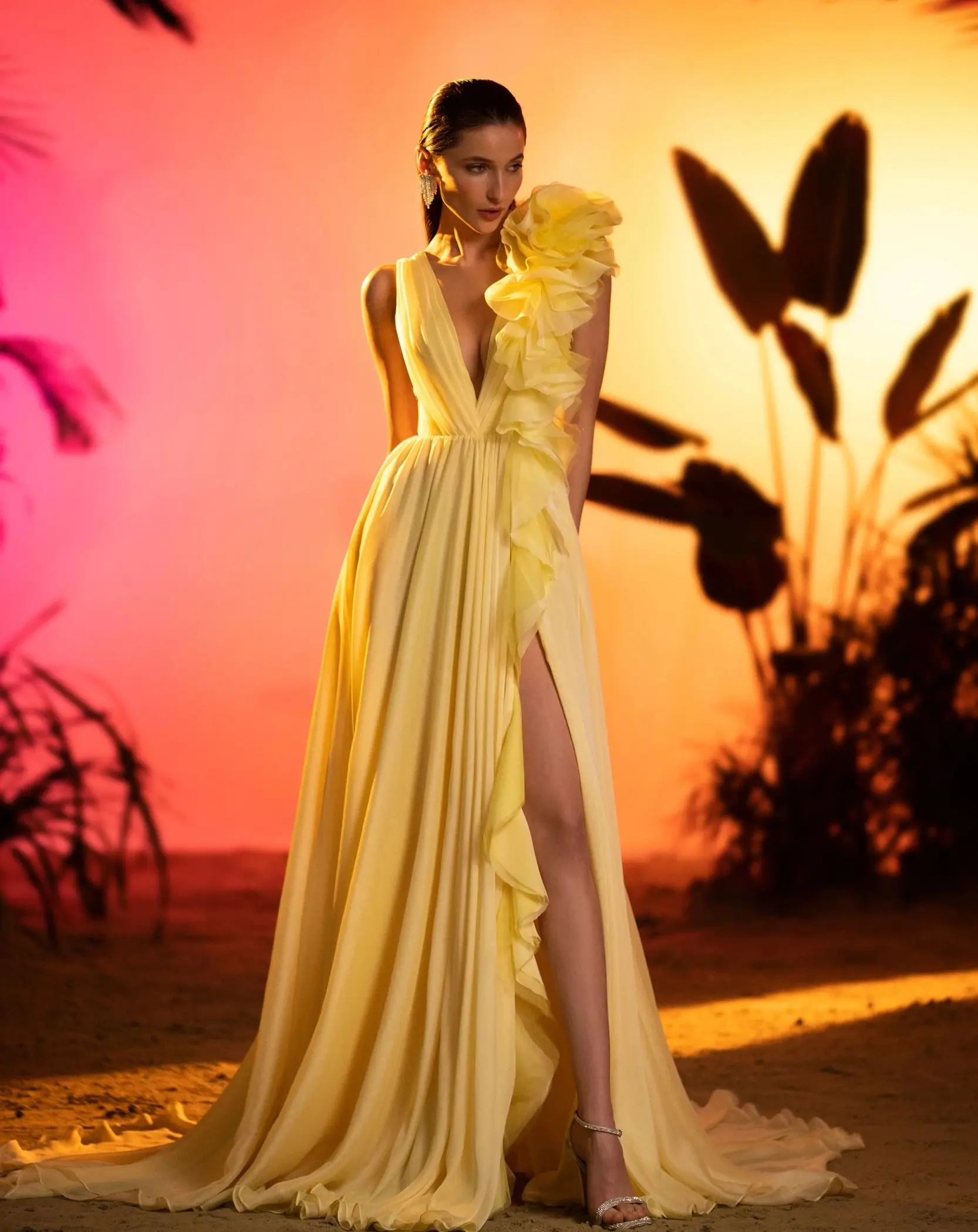 

Romantic A Line Evening Dresses Soft Chiffon V Neck Ruffles Women Prom Gowns Sleeveless Side Split Customized Formal Party Gowns
