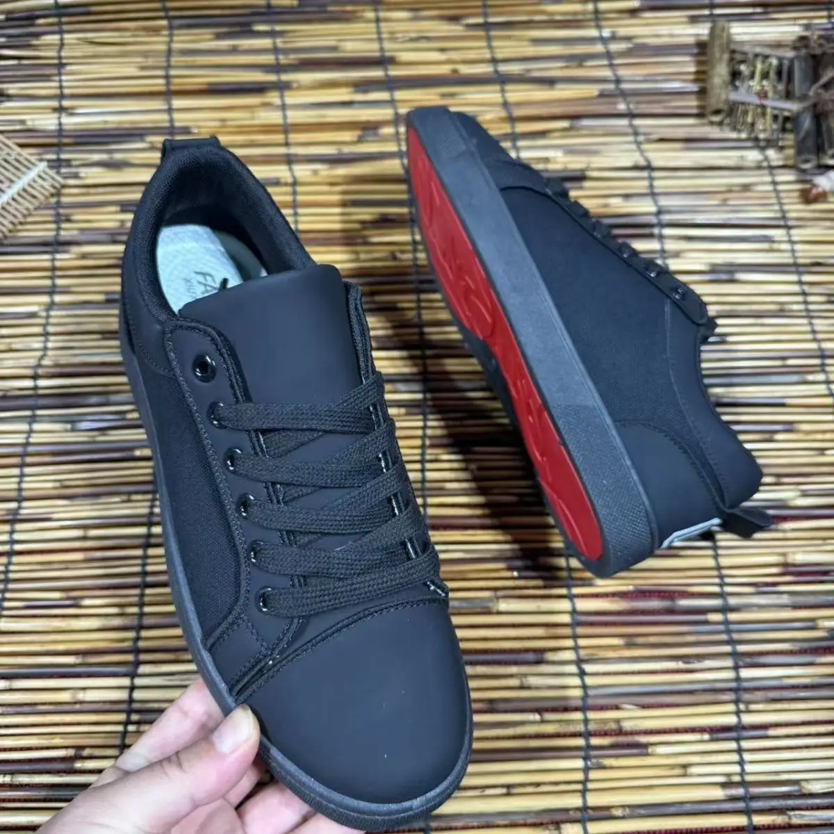 

2025 Men's Red Sole Black Samurai Silk Printed Letter Sneakers Comfortable Viral Casual Office Daily Urban Stylish Shoes