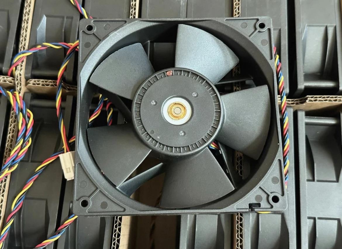 

Для MARTECH DF1403812B2FN 140x140x38 мм 12 В 5 А высокоскоростной промышленный охлаждающий вентилятор 1066 Avalon серверный вентилятор постоянного тока