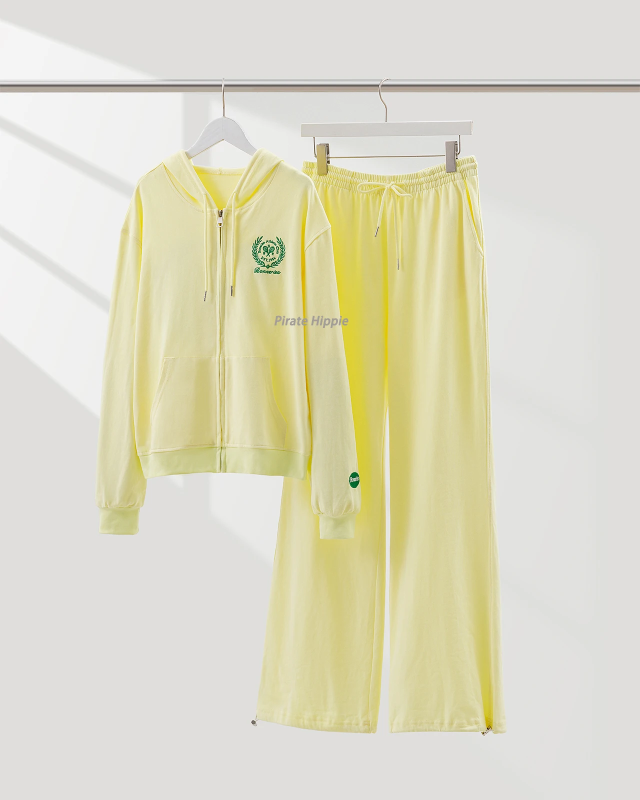 เย็บปักถักร้อย Sweatpants ชุดผู้หญิงแขนยาวซิป Hooded Sweatshirt แฟชั่น Drawstring ขากว้างกางเกงกีฬา 2 ชิ้นชุด