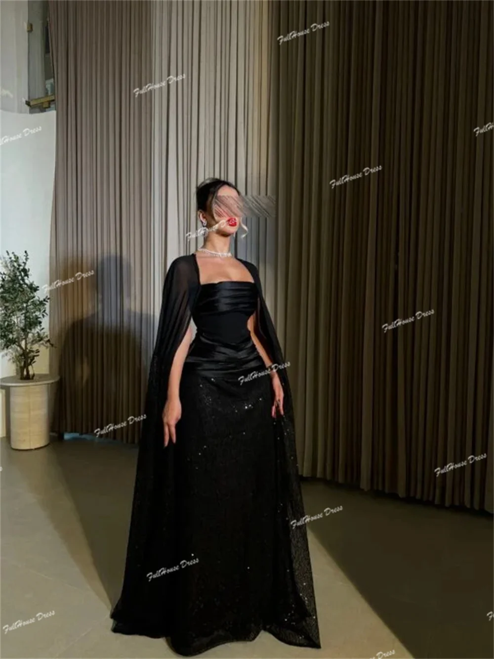 ชุดราตรีทรงเรือแบบสั่งตัดพิเศษ คอปกจีบแบบซาอุดิ แขนกุด ยาวกรอมพื้น ประดับด้วยลูกปัดและเลื่อม พร้อมผ้าคลุม