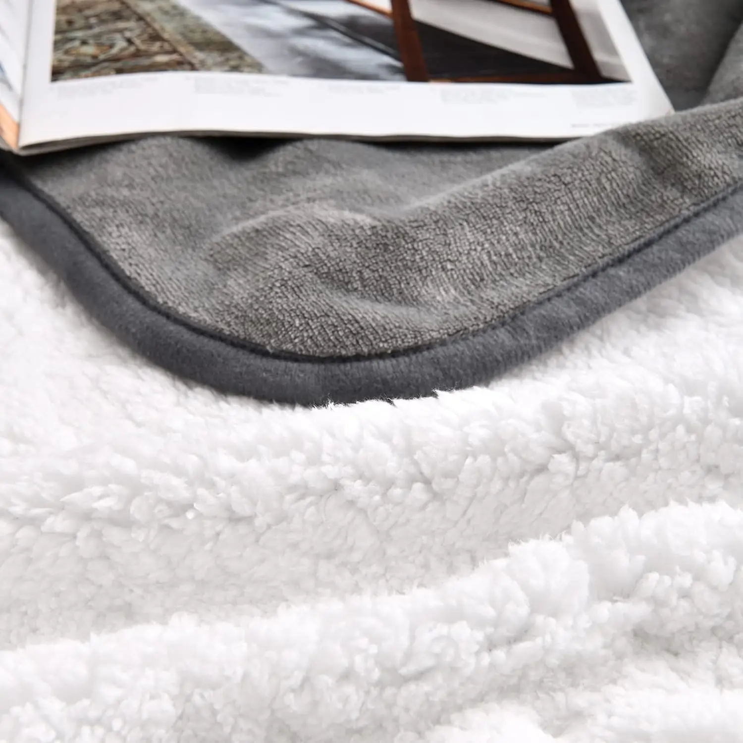 Solid Color Pet Blanket Cozy Pet Plush Blanket Thick Waterproof Bed Throw for Winter Machine Washable Sleeping Quilt for Dogs view 4