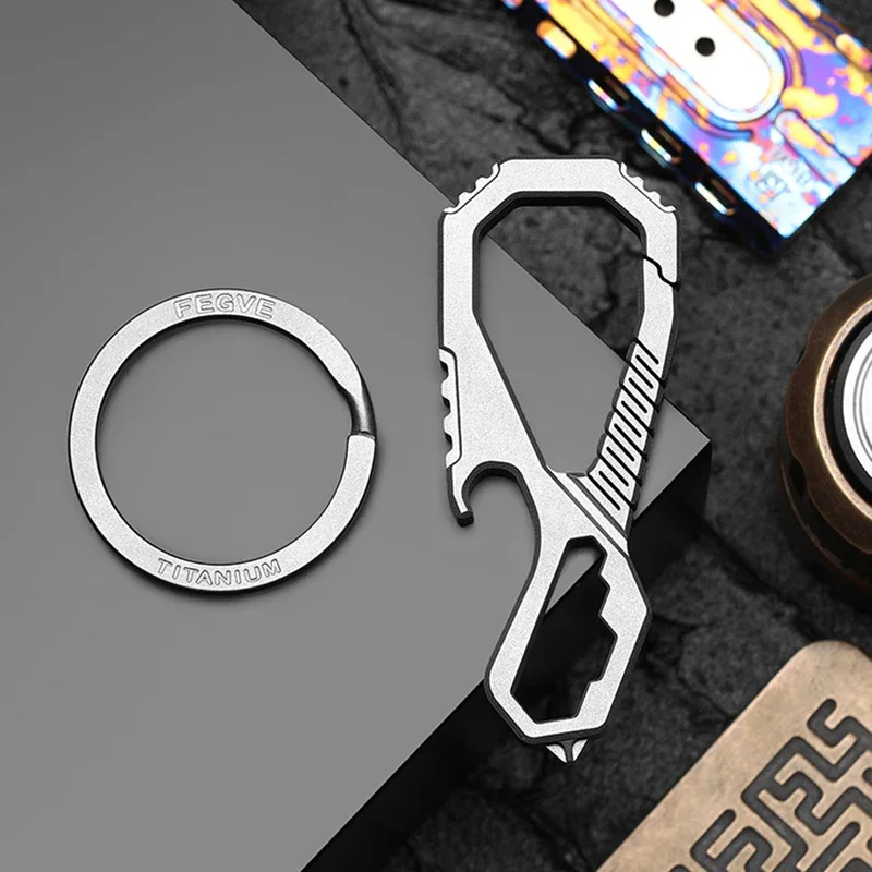 Multifunction Titanium Keychain Luxury Carabiner Car Key Chain Screwdriver Buckle EDC for Key Ring Holder for Man Xmas Gift