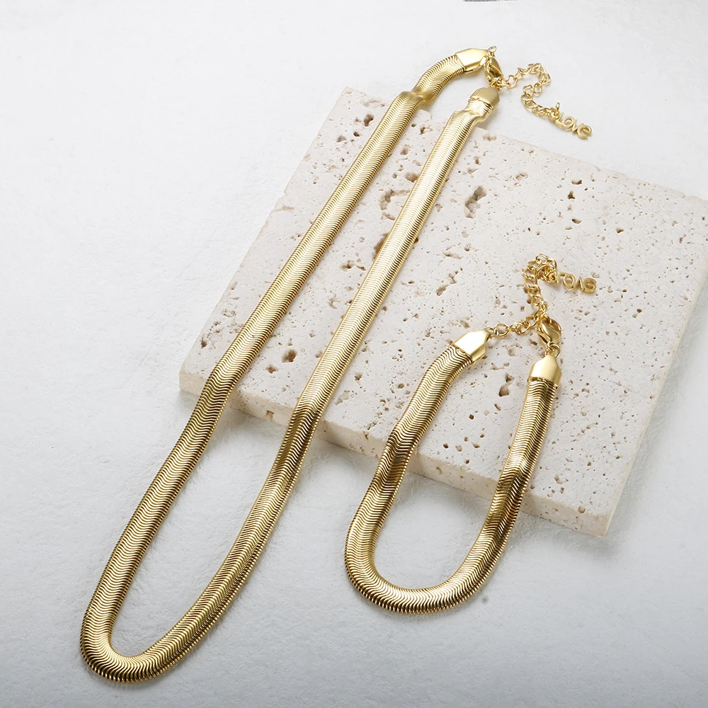 Edelstahl-Halskette, minimalistische metallische Textur, Schlangenkette, 18 Karat vergoldet, flach, dick, Halsketten, Armband für Unisex-Schmuckset – Detail 15