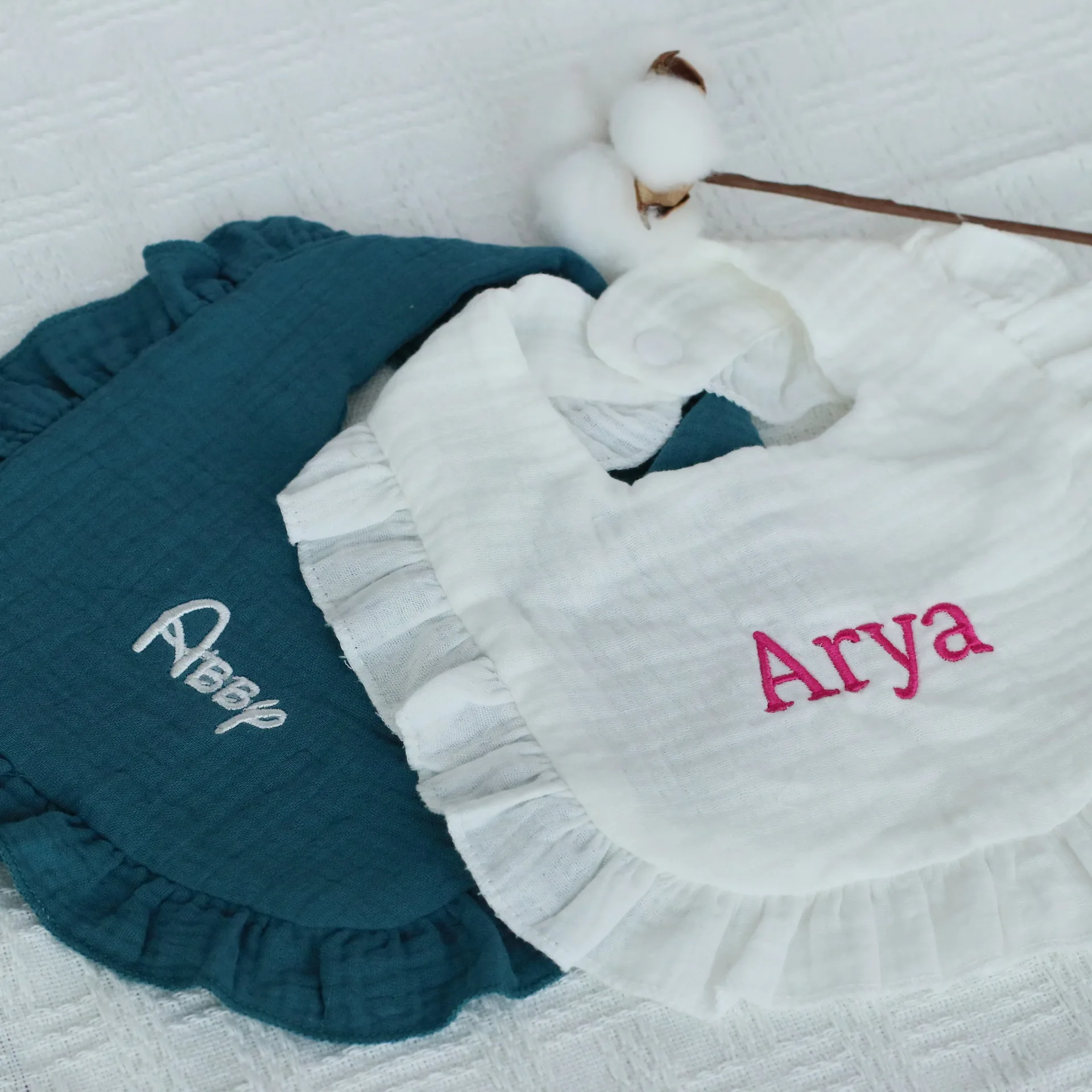 Personalized Embroidered Name Bib Bib Embroidered Ruffle Edge Saliva Towel Cotton Gauze Baby Lace Bib