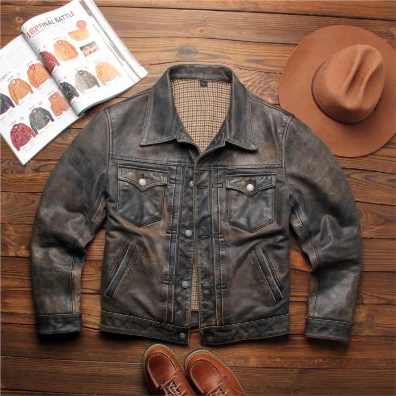 

A leather for men made of top-grain cowhide with natural color fading and washed