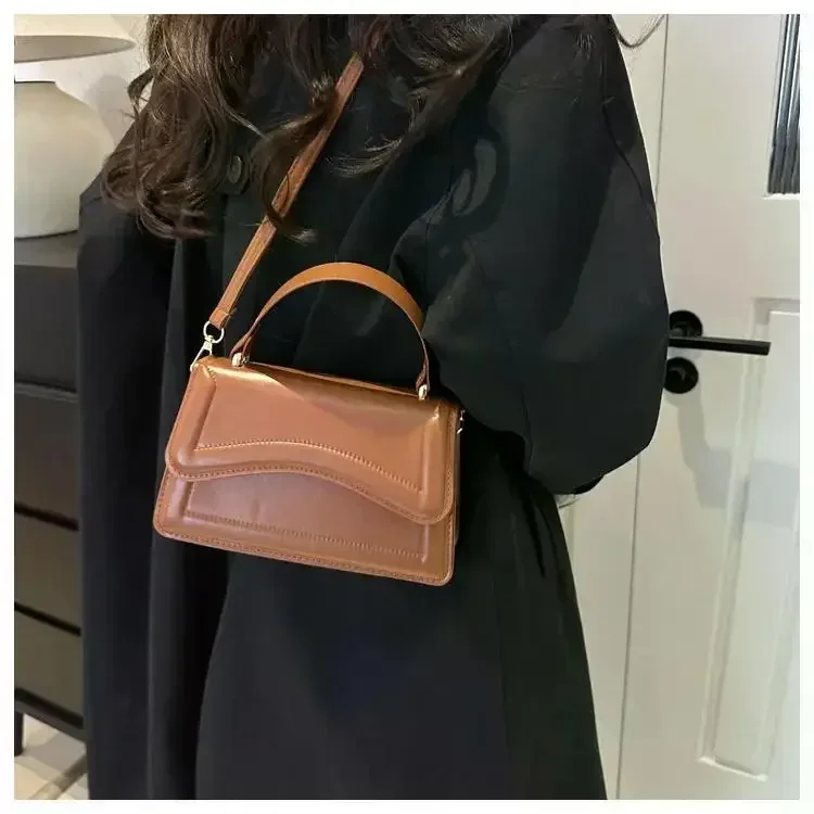 Hochwertige PU-Leder-Handtasche, Damen-Umhängetasche, einfarbig, Schultertasche, Crossbody-Tasche, kleine Tragetasche für Damen und Mädchen – Detail 12