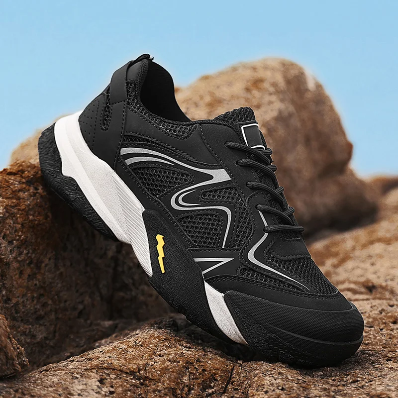 

2025 New Men Climbing Sneakers Breathable Low Top Trekking Footwear Wear-Resisting Outdoor Sneakers Mountain Climbing Shoes