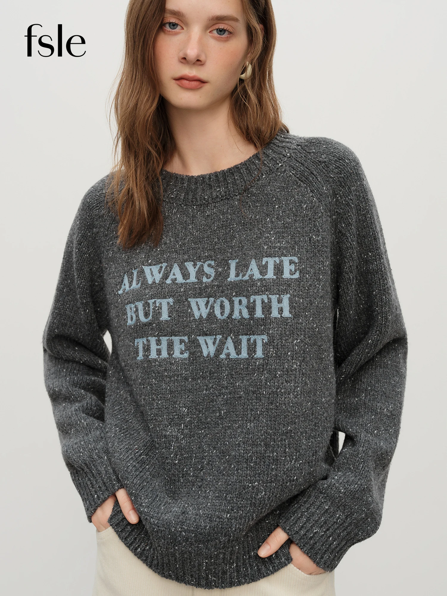 

FSLE 2025 Зимний женский вязаный свитер с цветными блоками и вышивкой букв и рукавами реглан - пуловер с круглым вырезом, топ для повседневного использования