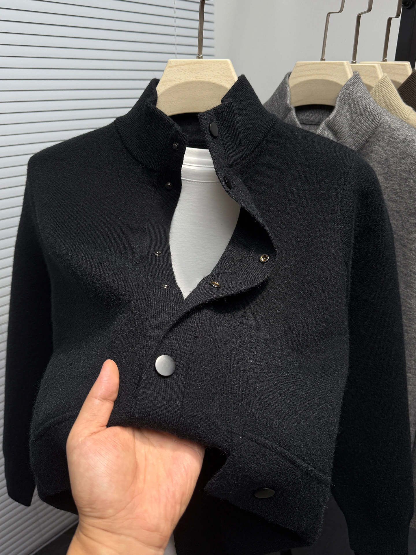 

Мужской вязаный кардиган-свитер с воротником-стойкой на пуговицах, повседневная верхняя одежда, осенняя мода, удобный, с длинными рукавами, однотонный