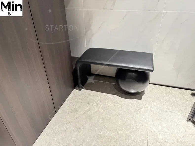 New Arrival Cat Paw Pattern Leather Ottoman Stool With Side Pockets Upholstered Footstool For Home Entrance Clothing Store