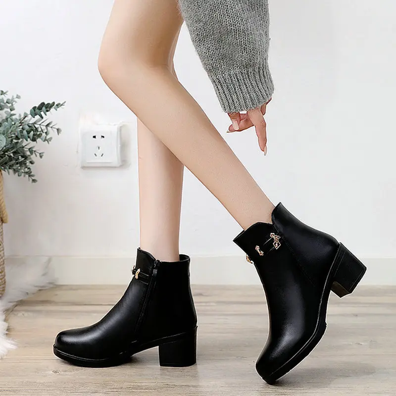 2025 New Fashion Women Genuine Leather Ankle Boots Female Warm Fur Round Toe Square Heel Zip Handmade Leisure Women Boots