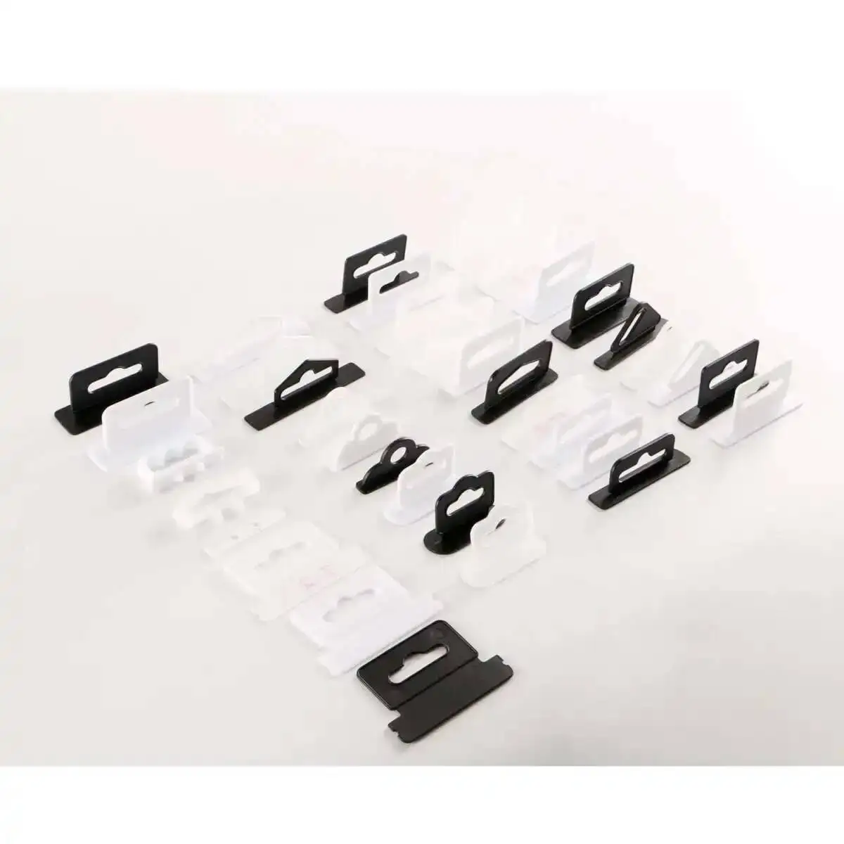 Ganci per linguette appese con manico in cartone per scatola di cartone in plastica in PVC su grucce per borse per scatole di pacchetti di merci
