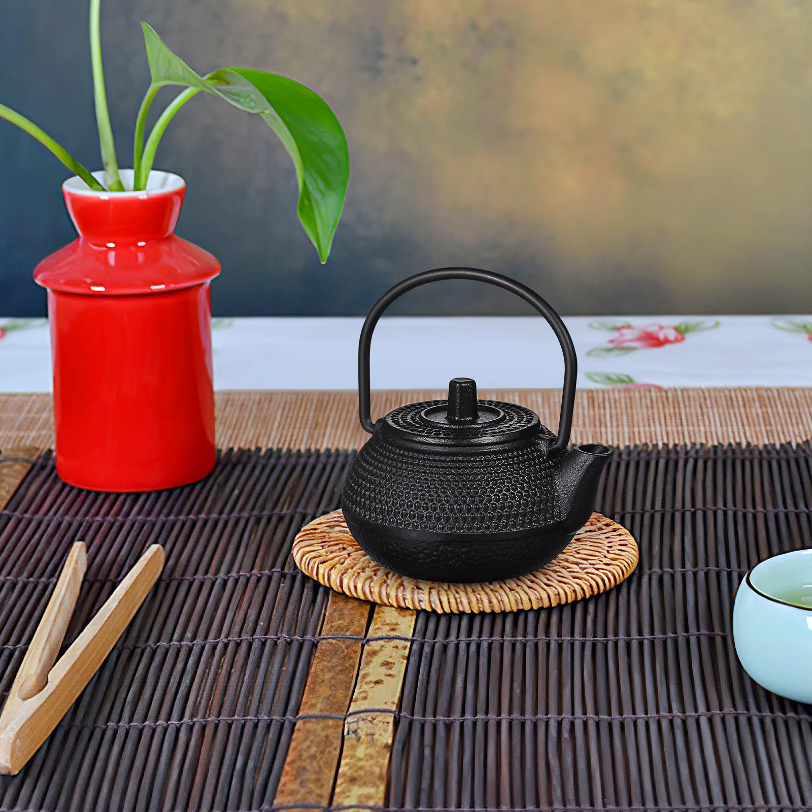 

Small Cast Iron Teapot Exquisite Simple Design Iron Handle Pot Cover Charm Adornment for Tea Lovers Decorative
