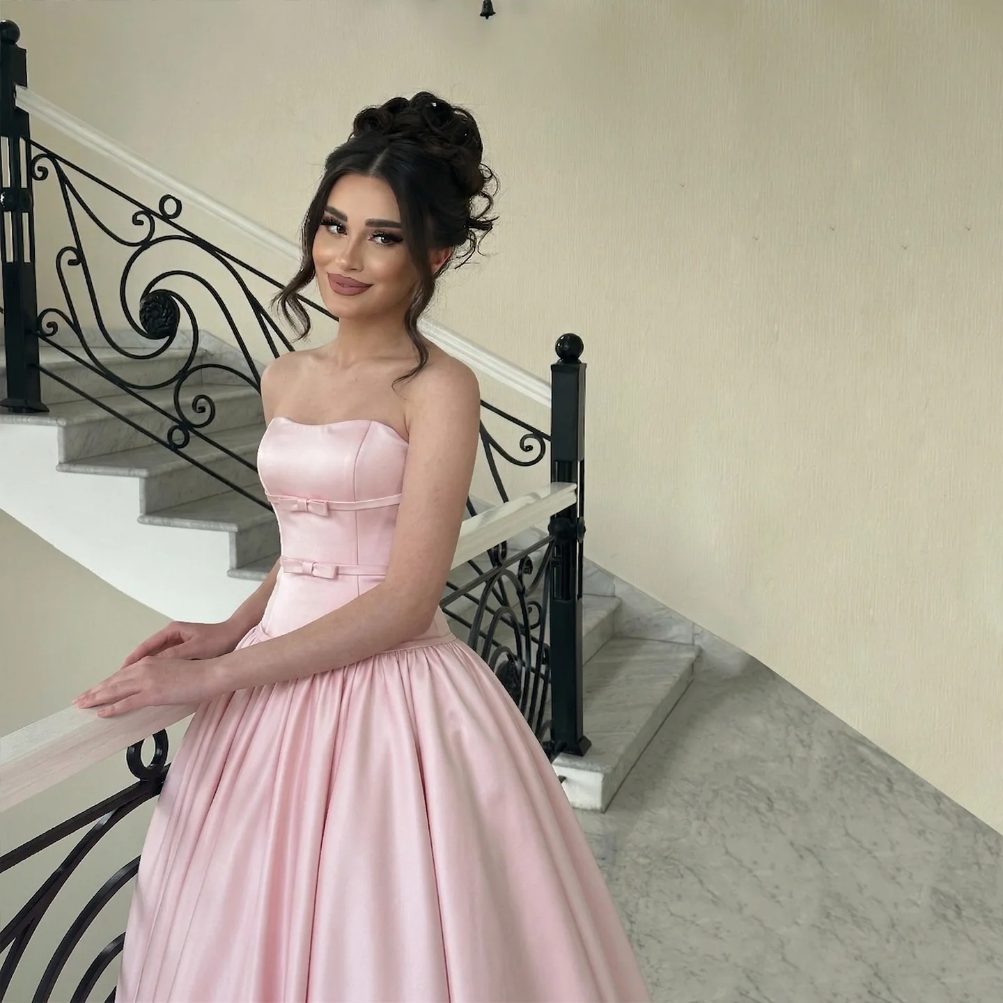 Sharon Said Arabisches Dubai Luxus Rosa Plissiertes Trägerloses Abendkleid A-Linie Saudi-Arabien Formelle Partykleider SF022 Maßanfertigung – Detail 5