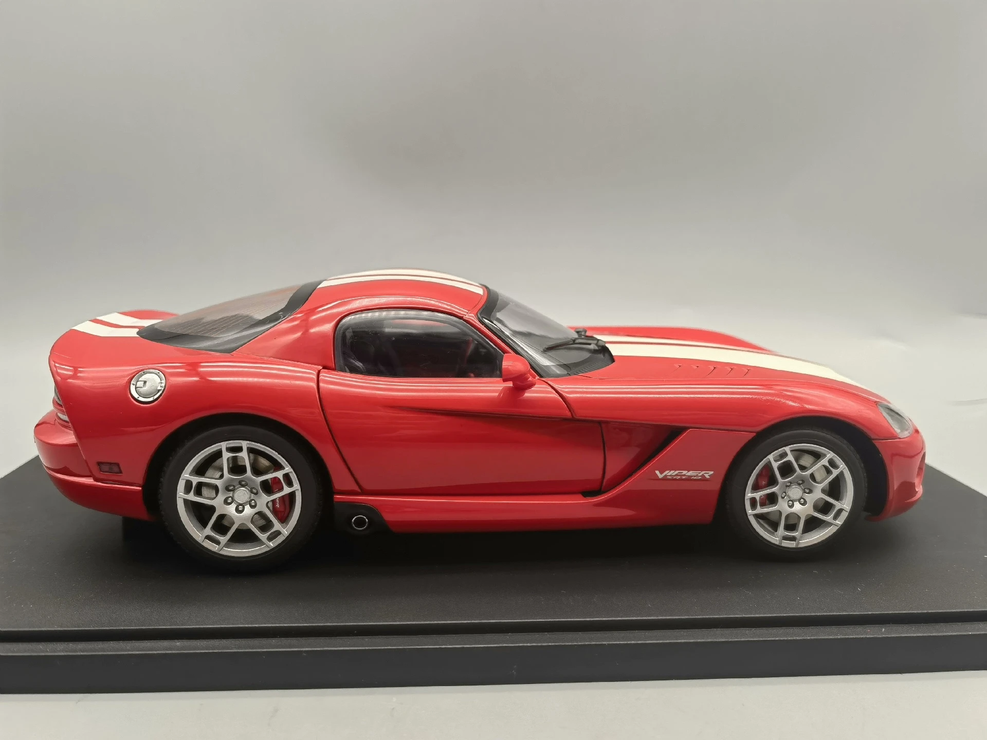 Autoart 1:18 VIPER SRT-10 كوبيه 2006 أحمر/أسود محاكاة طبعة محدودة جميع سبائك معدنية مفتوحة ثابتة سيارة لعبة مجسمة هدية #4