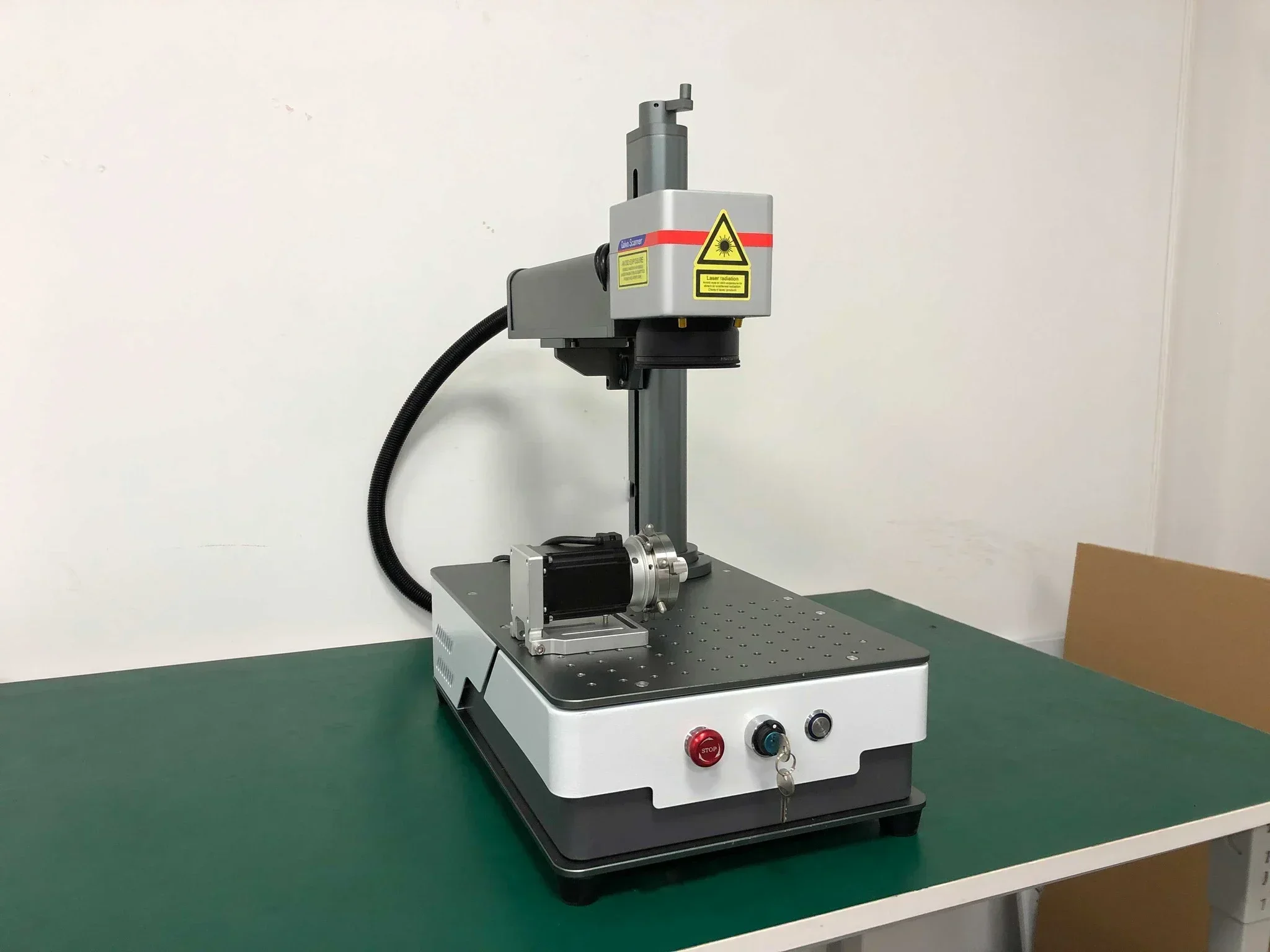 

Portable 3d 20w 30w 50w 80w 100w Jpt Raycus Mopa M7 Engraver Rotary Fiber Laser Engraving Marking Machine For Guns Jewelry