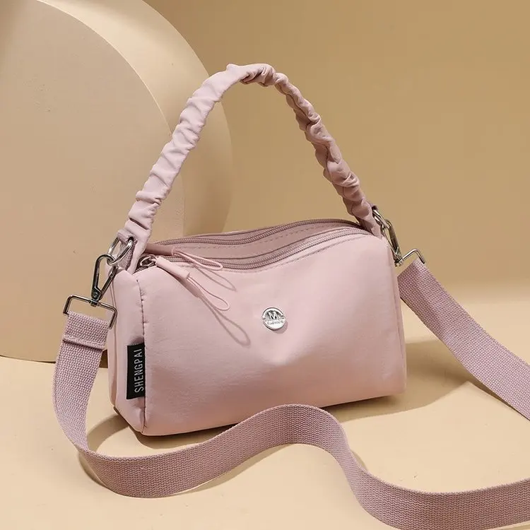 

Ele Small Crossbody Bag for Women Summer 2025 Faion Soft oulder Pillow aped Handbag Casual Simple Sle Waable