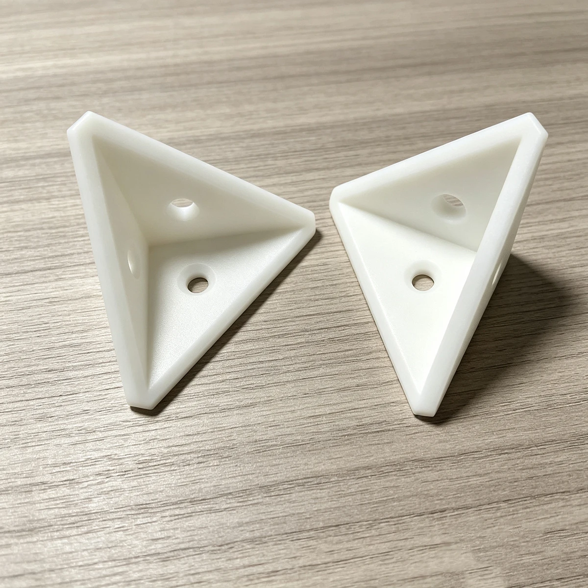 White 2-Piece Triangular Three-Sided Angle Bracket 90-Degree Cabinet Interior Corner Reinforcement Bracket Furniture Board Splicing Right-Angle Support Fixed Connector