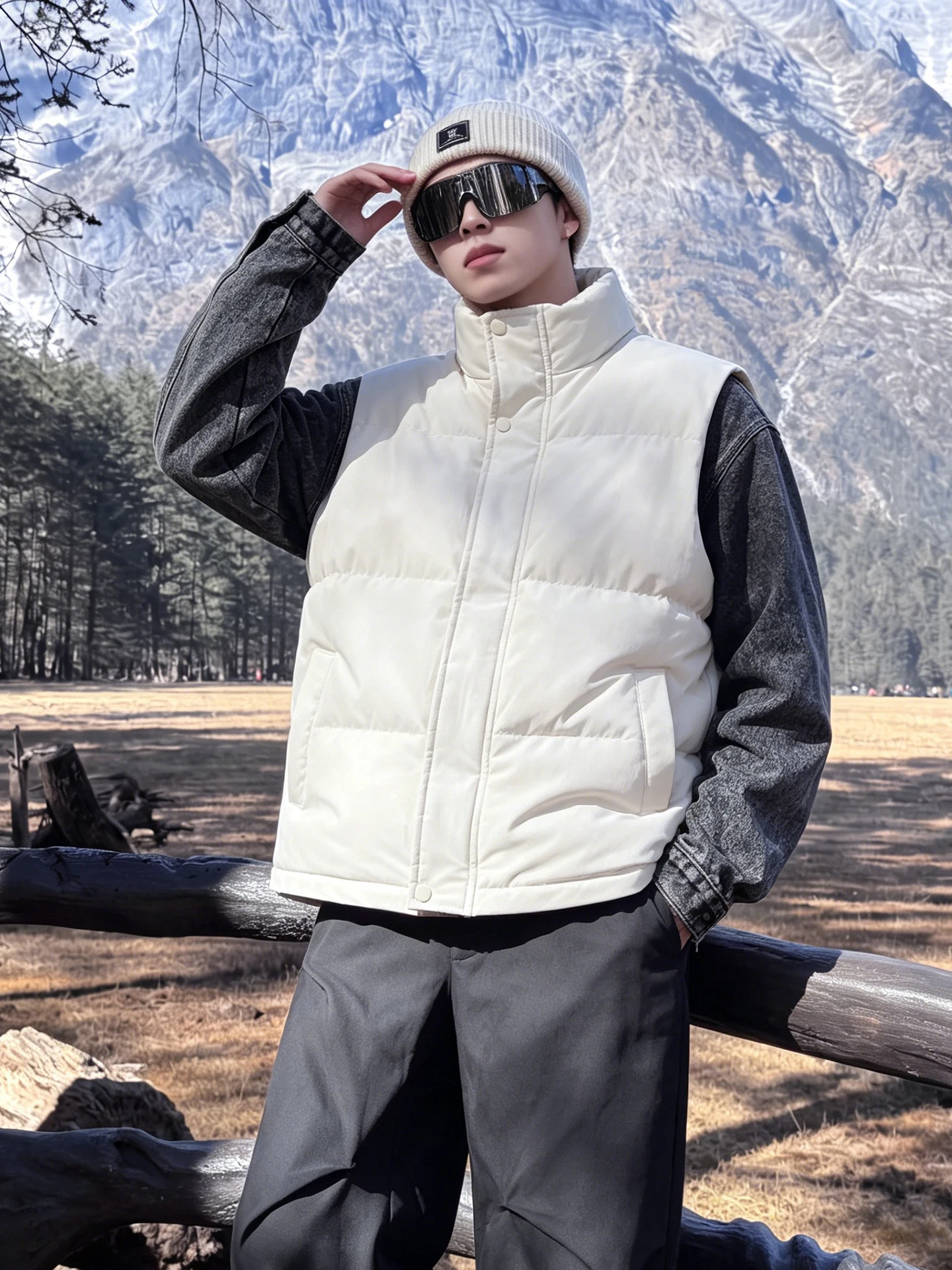 Thickened Warmth Cotton Jacket Men's Outdoor Hiking Loose Fit Large Size Zipper Closure Stand Collar Windproof Vest for Autum...