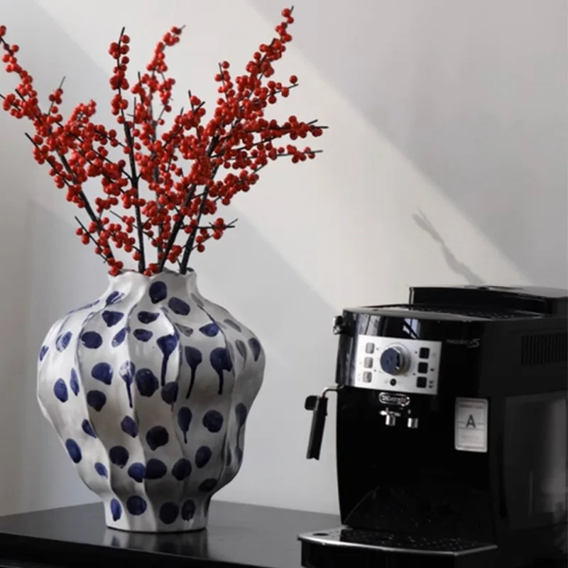 Simple and modern hand-painted high-end vase decoration, home model room, homestay art, medieval flower arrangement ornament