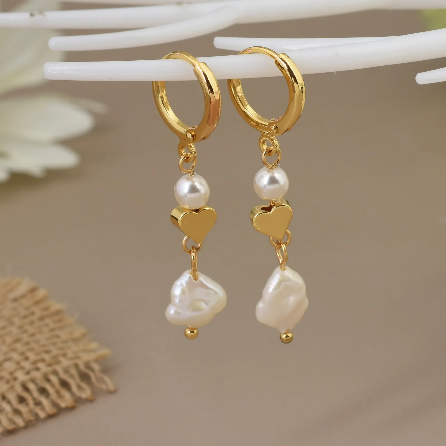 

Luxurious Dangle Earrings for Women Ear Stud with Natural Freshwater Pearls and Heart Pendant Boho Dress Accessories Items