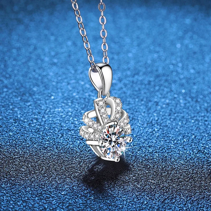 

Ожерелье с подвеской в виде короны из стерлингового серебра 925 пробы, 1 карат, цвет D, муассанит, стиль принцессы, ювелирное изделие, подарок для женщин, королевский стиль, дизайн