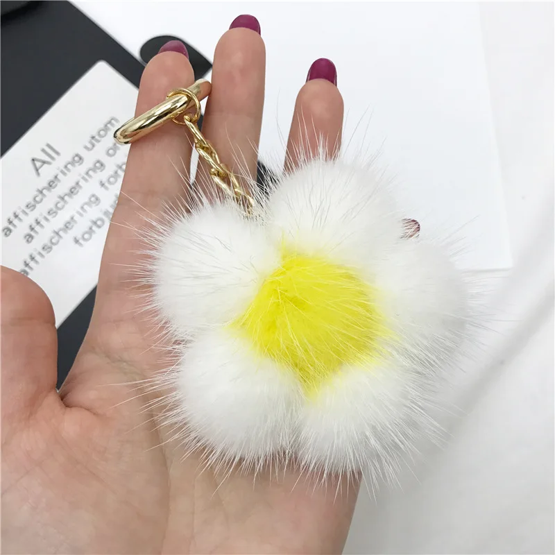 2024 Cute Luxury Brand Flower Daisy Key Chain Real Genuine Fox Fur Ball Pompom Ring Bag Pendant Charm For Women F340