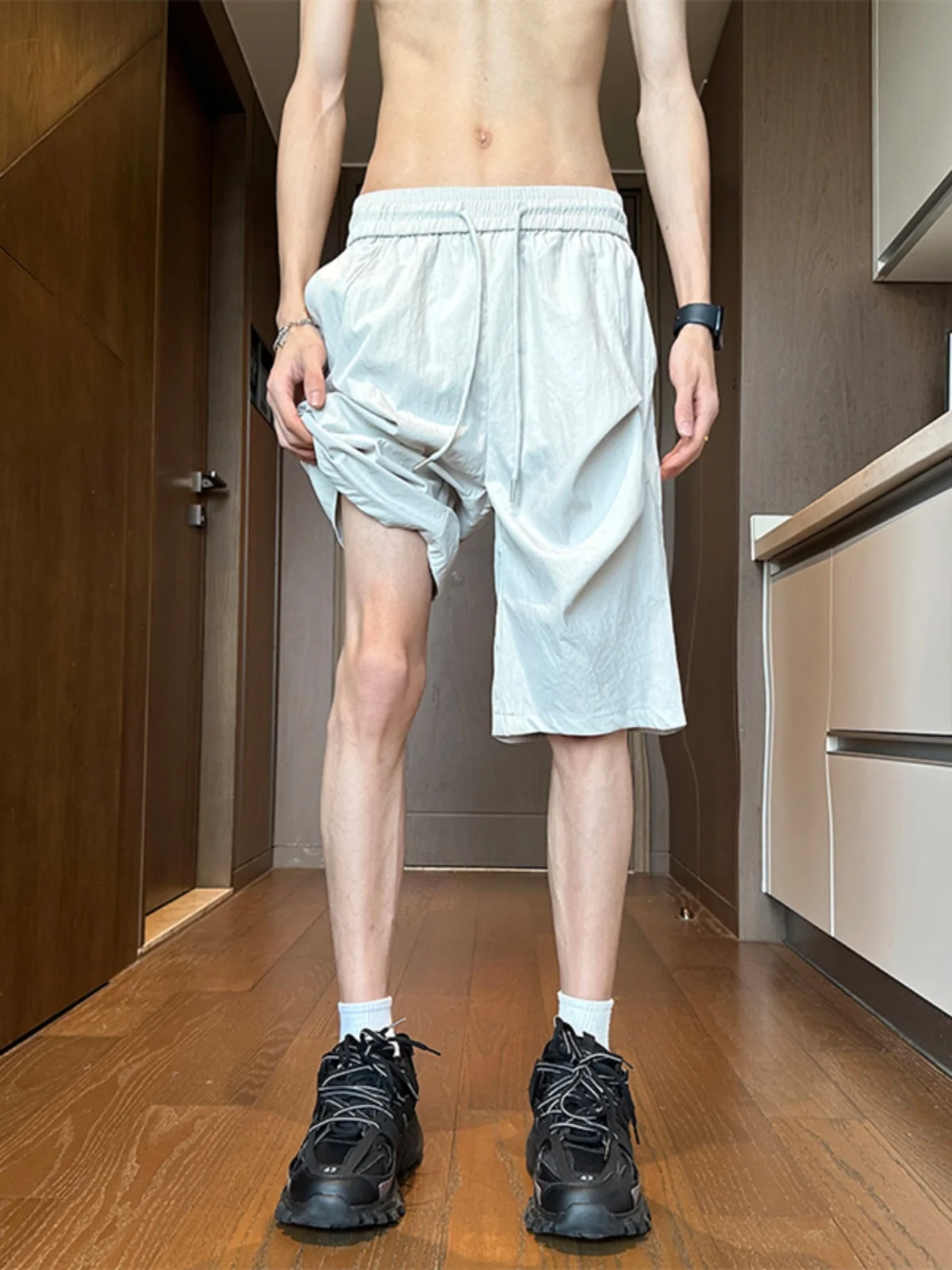 

Легкие мужские шорты из ледяного шелка, летние повседневные тонкие брюки-капри, модные уличные шорты свободного кроя с низкой талией и прямыми штанинами