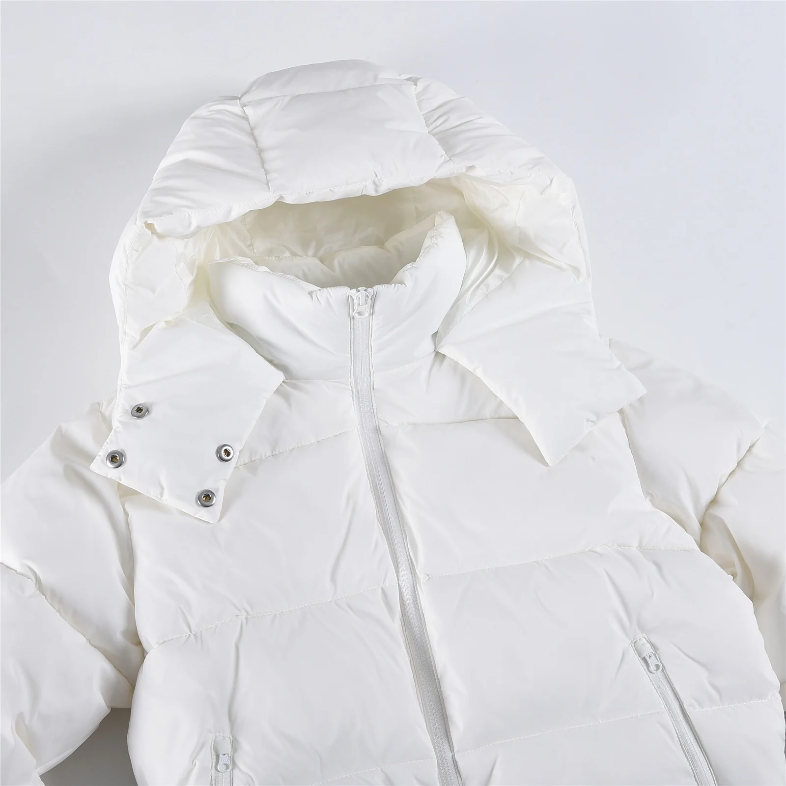 2025 neue Winter frauen Kurze Kapuze Unten Jacke Verdickt Warme Lose Outdoor Sport Mantel