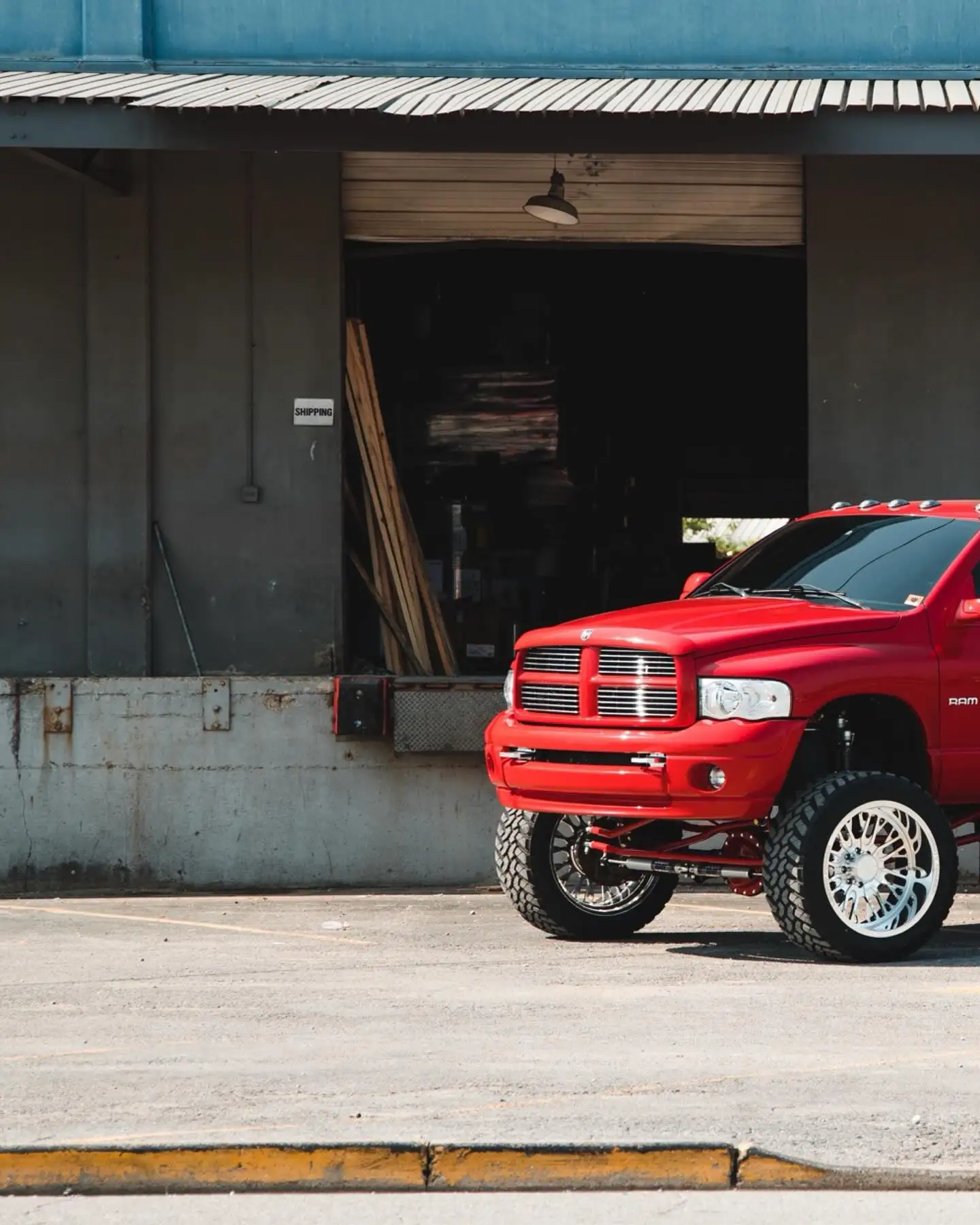 Ruote per camion lucide personalizzate Lega di alluminio forgiata 20 22 24 26 28 Serie Finitura cromata lucida per camion Dually 8 10 Nuovo