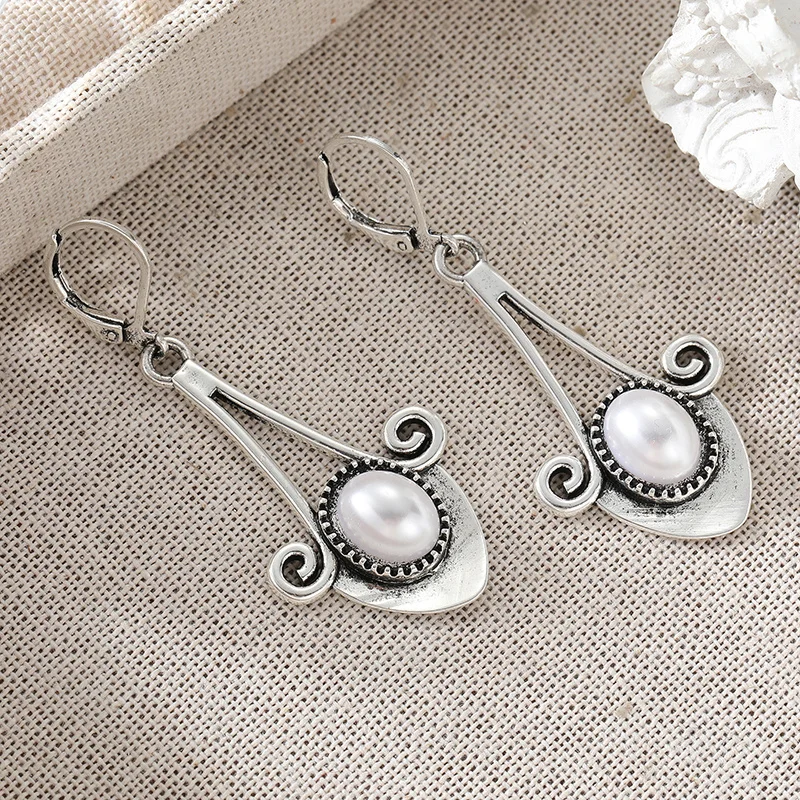 Bohemian Style Vintage Pendant Earrings For Women Shield Shaped Spiral Pattern Inlay Synthetic Pearl Earrings Accessory
