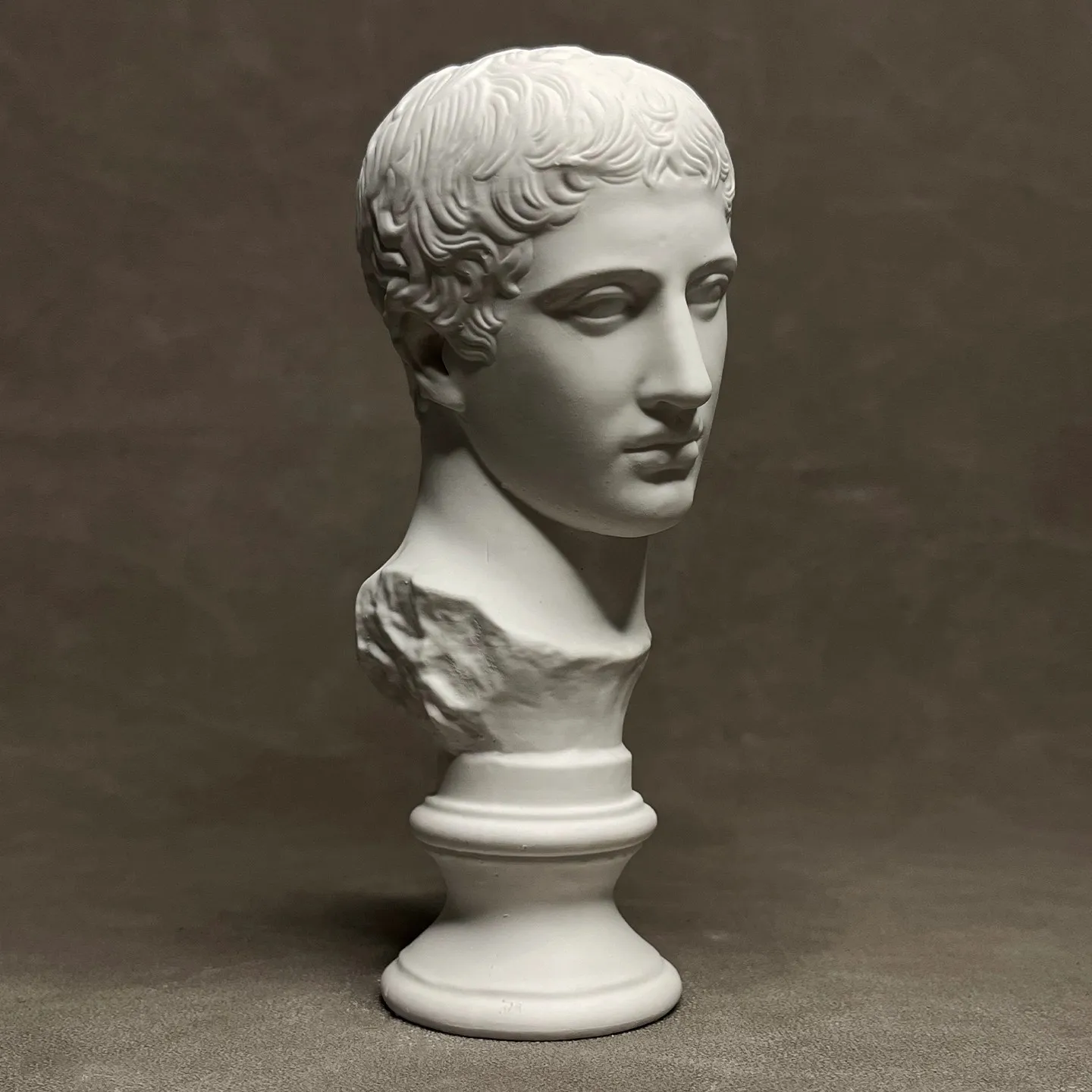 Mediterranean Youth Plaster Sculpture - Handcrafted Minimalist Desk Artifact, Scent-Receptive  Collectible Shelf Display
