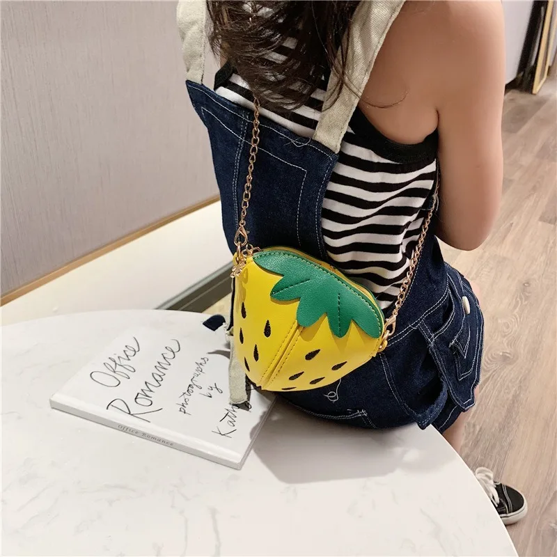 Cartoon Mini Aardbeientas voor meisjes Schattige kleine schoudertas voor kinderen Portemonnee Crossbody Handtas Verstelbare schouderriem