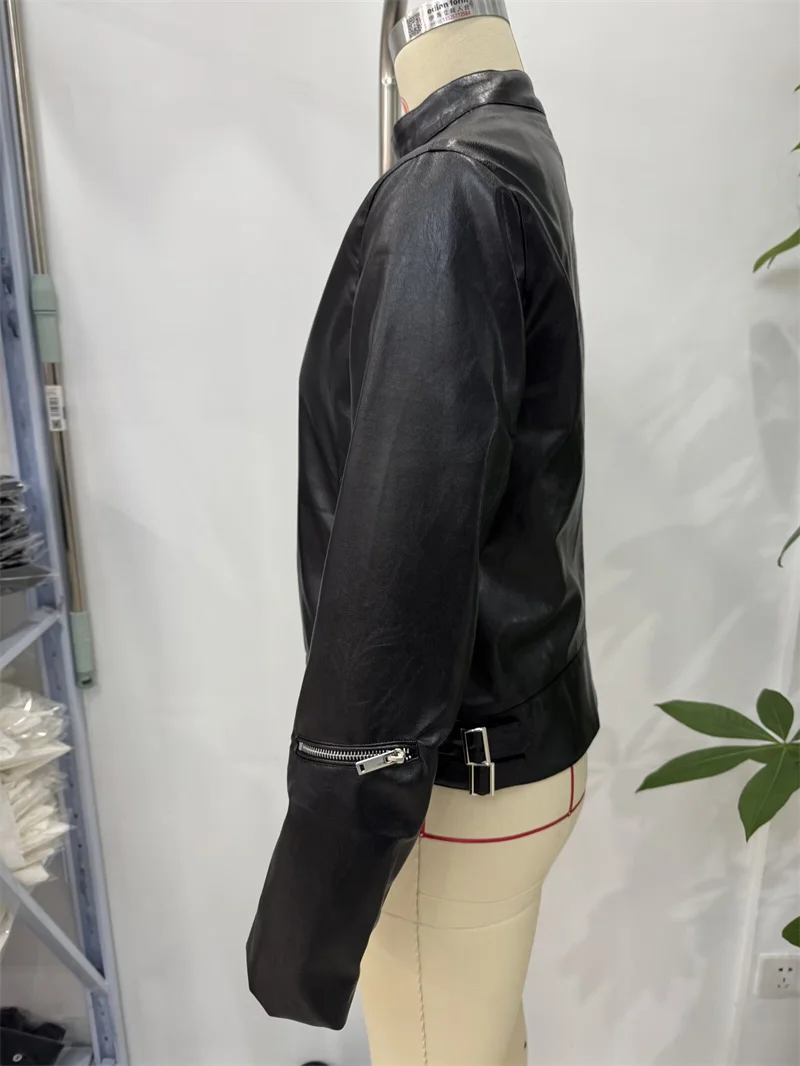 Keyanketian primavera/outono nova jaqueta de couro falso feminino estilo rua gola com zíper fino preto curto blazer outerwear topo