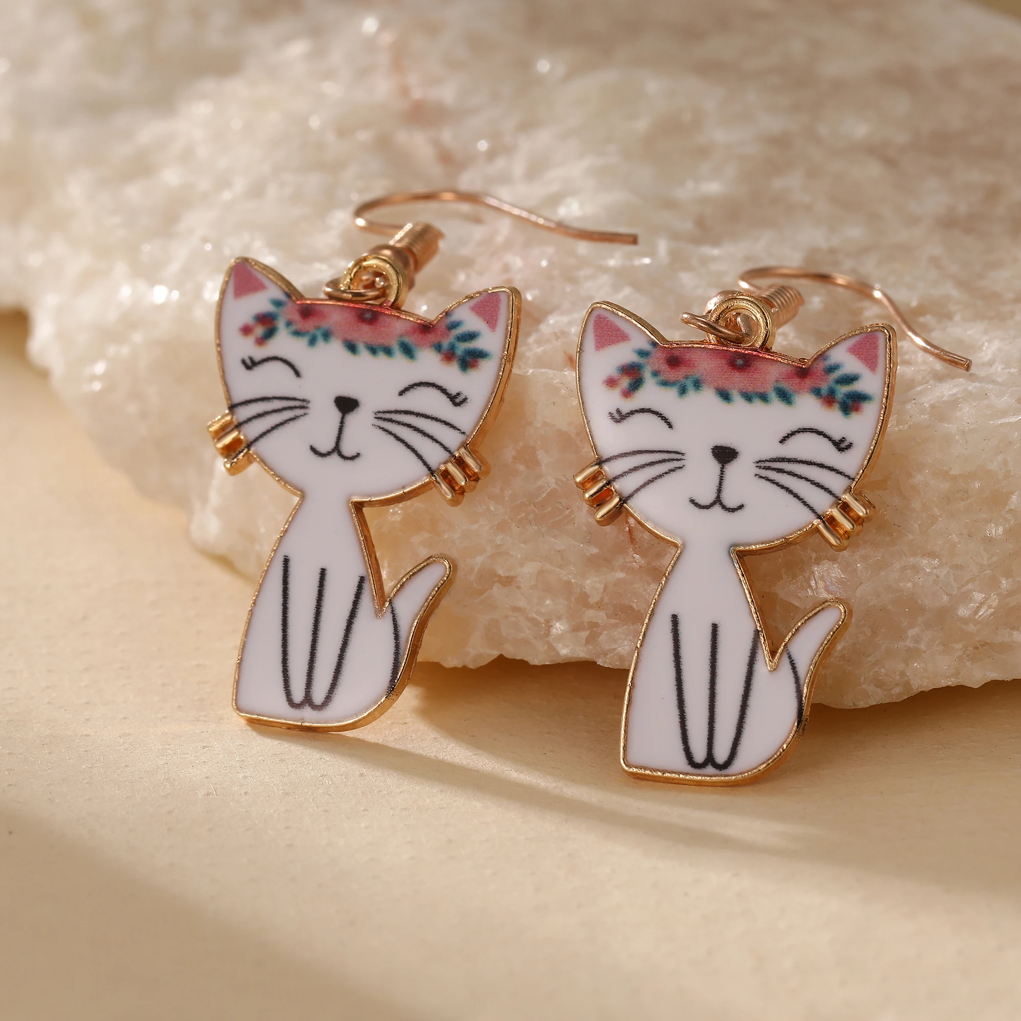Lovely Cat Drop Earrings for Women Resin Animal Dangle Hooks Earrings Girls Party Holiday Jewelry Accessories