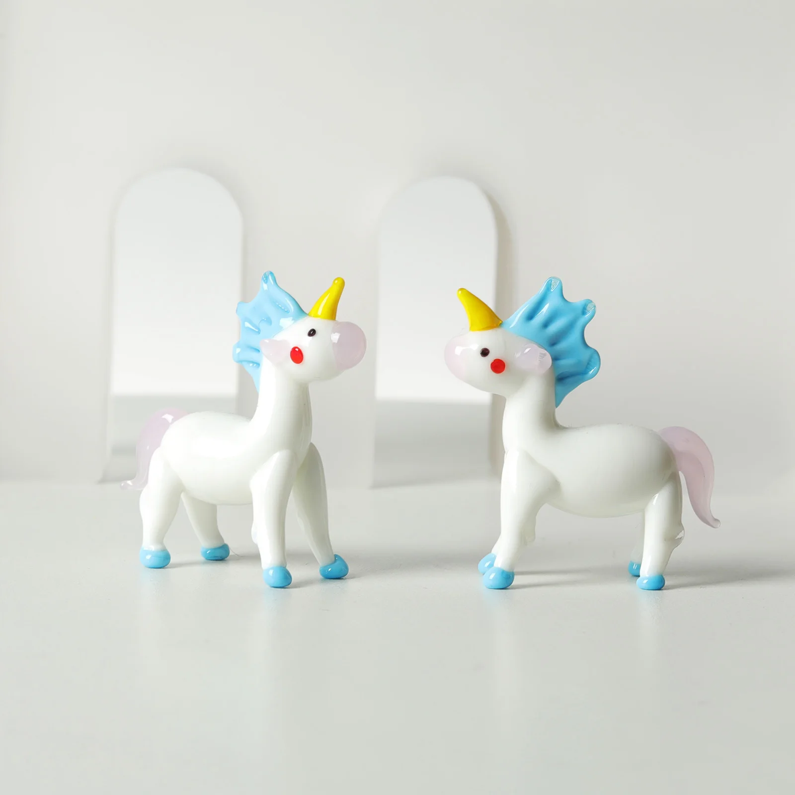 2Pcs Mini Color Crystal Unicorn Figurine Collectible Tiny Hand Blown Glass Unicorn Ornament Statue Decorative Home Decor Gift