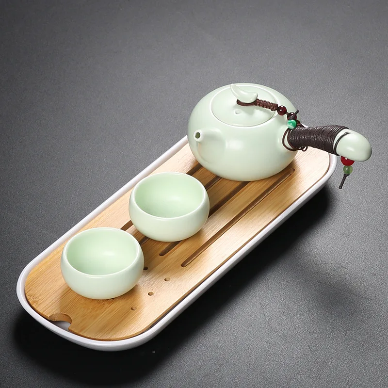 Kung Fu theeservies met theeblad, eenvoudige moderne theepot, Japans, hotelkamers, slaapzaal, thuis