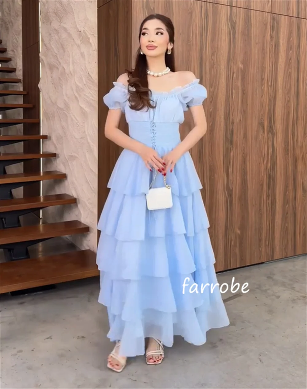 Aangepaste Chinese stijl chiffon plooi A-lijn off-the-shoulder midi-jurken op maat gemaakte gelegenheid beroemdheid hoge kwaliteit