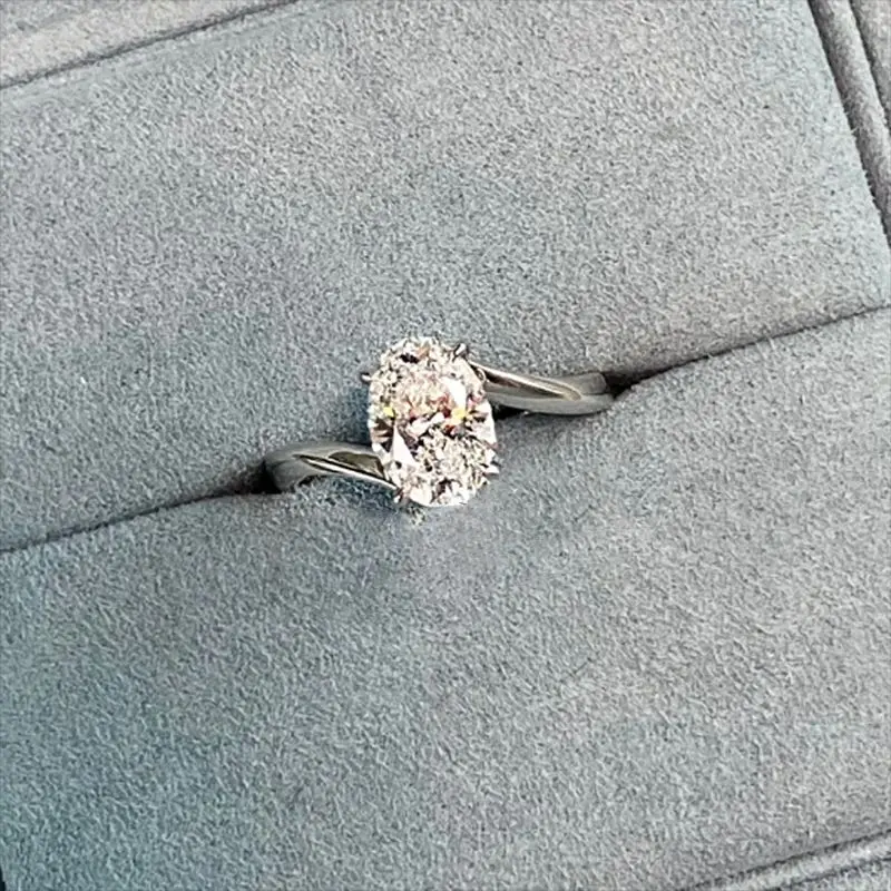 New 100% S925 Silver Simulated Diamond Cutting 6 * 9 Elliptical Ring for Women's Simple and Elegant Wedding Jewelry