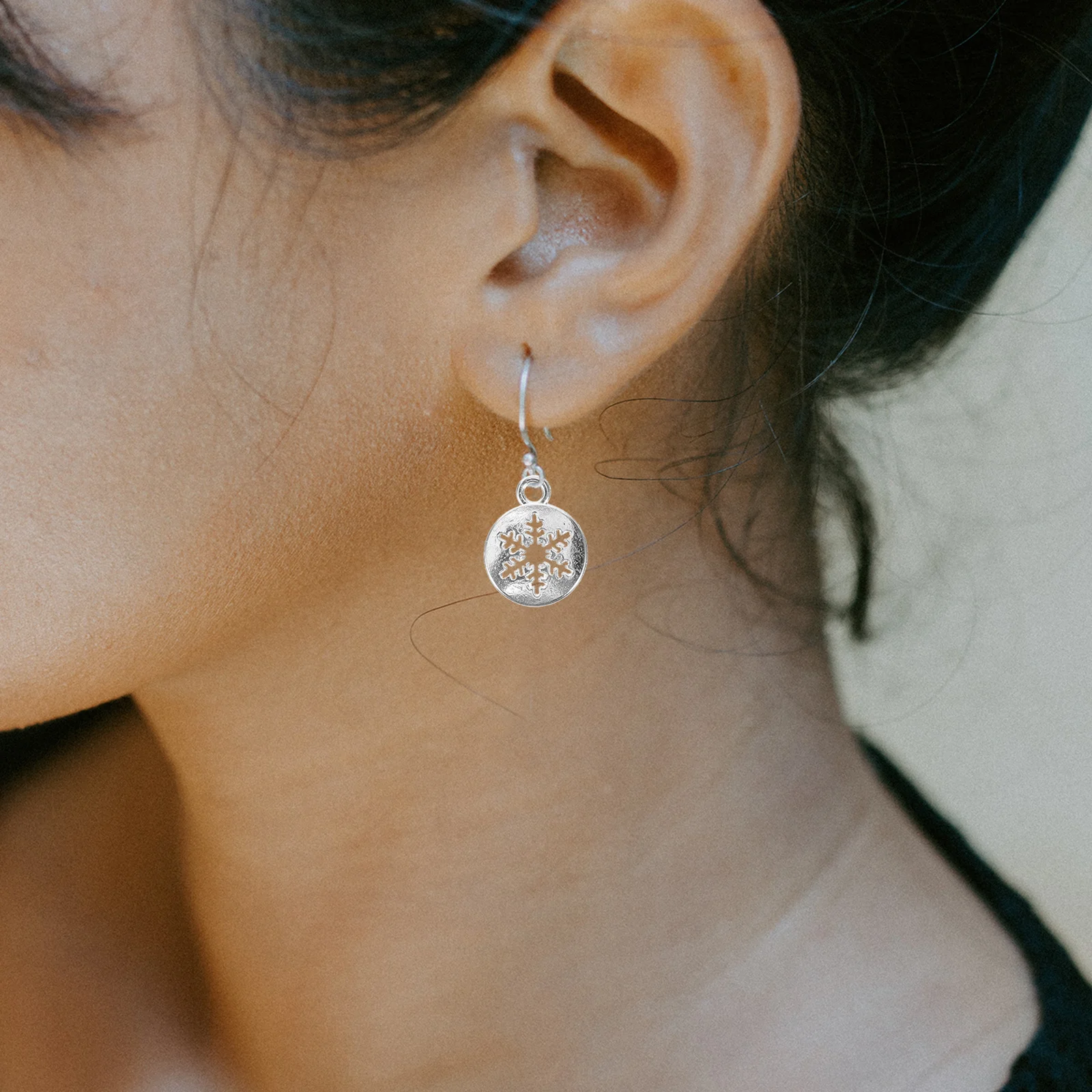 

60Pcs Snowflake Charms Alloy Jewelry Making Supplies Christmas Crafts Decor Pendant for DIY Earrings Keychain Bulk Charms