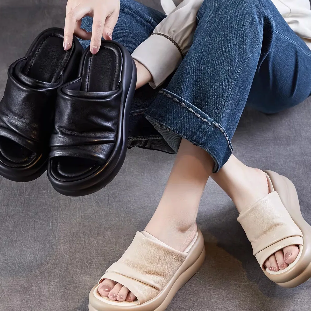 

Comfortable Thick Heel Slip-On Slippers Open-Toe T-Strap Genuine Leather Folded Flat Bottom Summer Women's Sandals