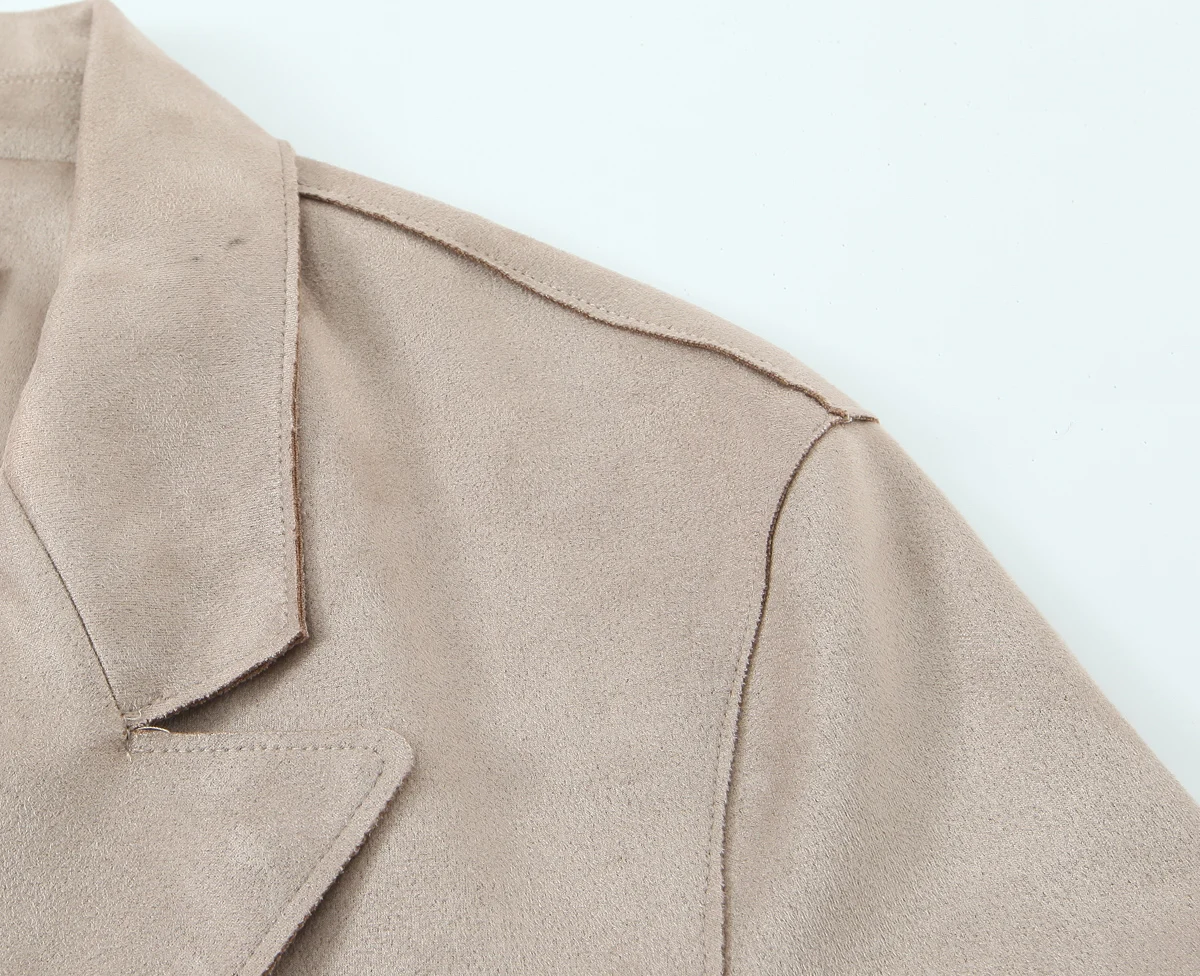 

Женский двубортный пиджак с зубчатыми лацканами, острый структурированный силуэт, мягкая ткань, изысканное новое поступление