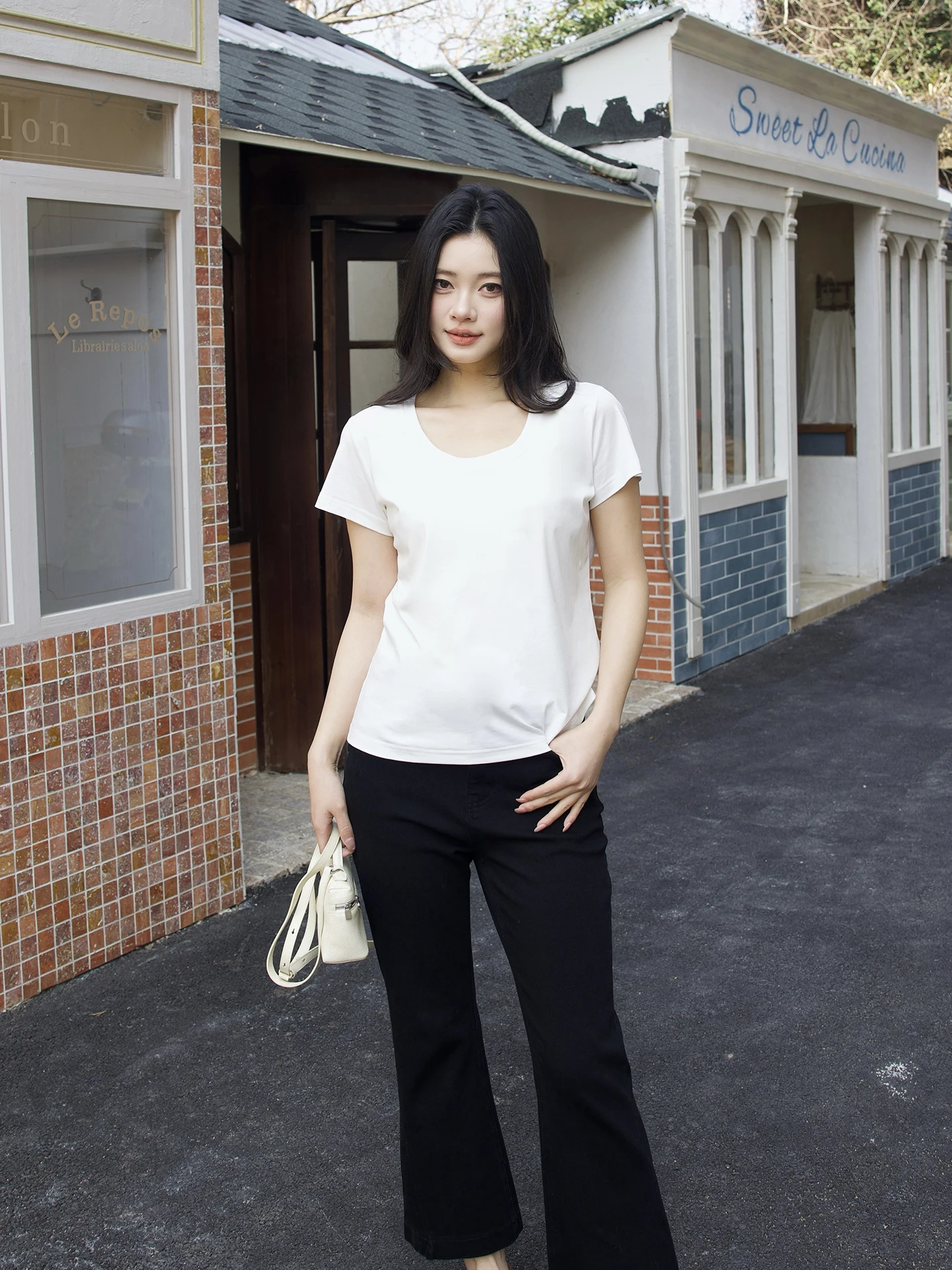 

Новая женская футболка Lao Yang's ME【Star T】2026 из шелкового льна, укороченная, приталенная, с круглым вырезом, модная и универсальная.