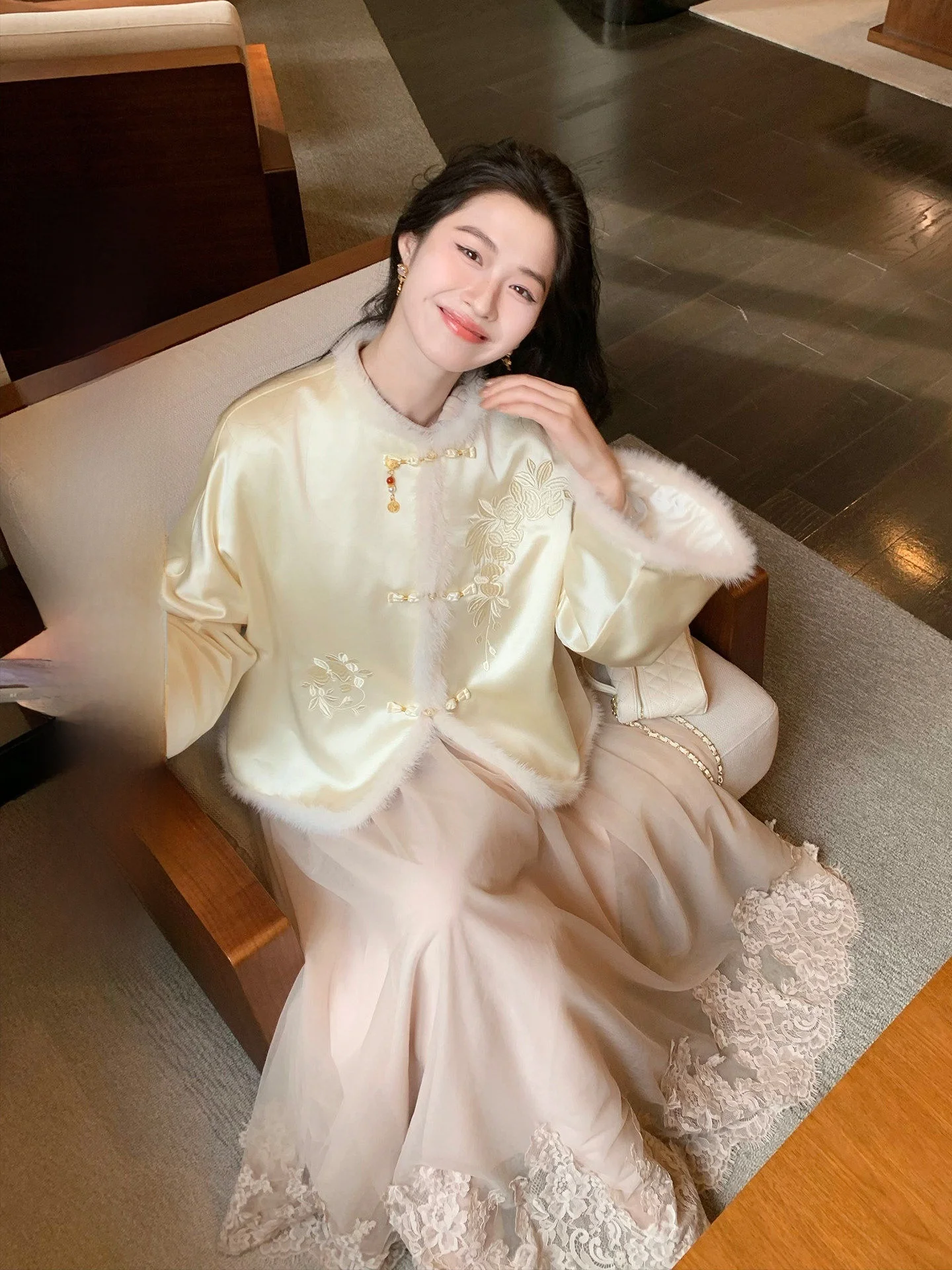 

Новая женская утепленная хлопковая куртка Lingxian Zhihe Xuyan с воротником из меха норки, длинный рукав, короткое пальто